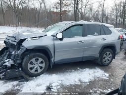 Used 2021 Toyota RAV4 full