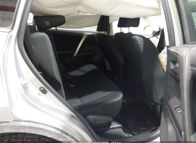 Used 2018 Toyota RAV4 full