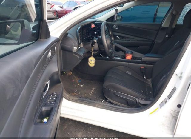 Used 2022 Hyundai Elantra full