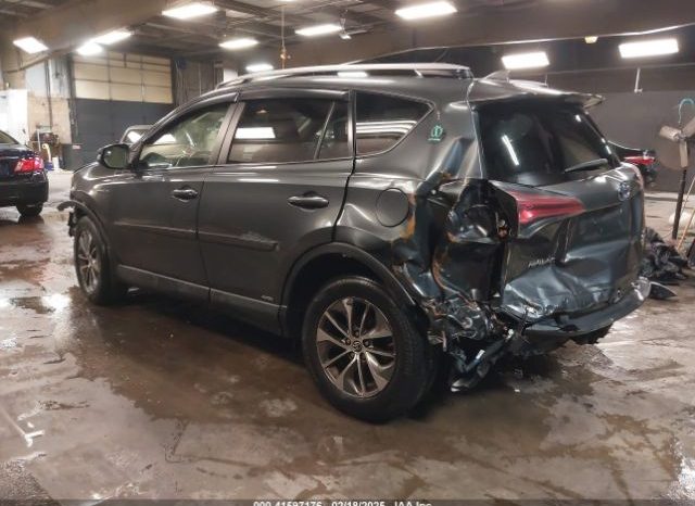 Used 2018 Toyota RAV4 full