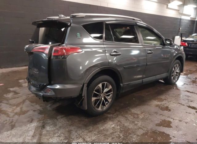 Used 2018 Toyota RAV4 full