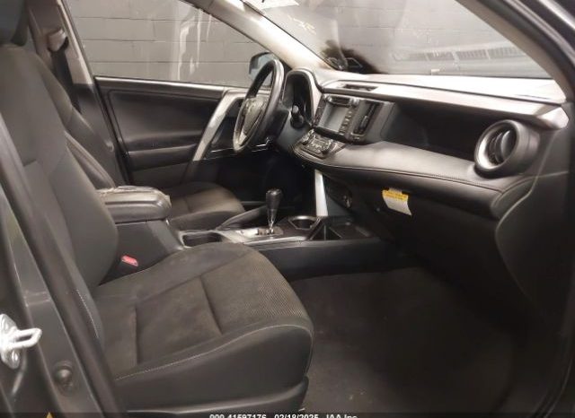 Used 2018 Toyota RAV4 full