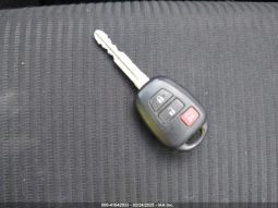 Used 2018 Toyota RAV4 full