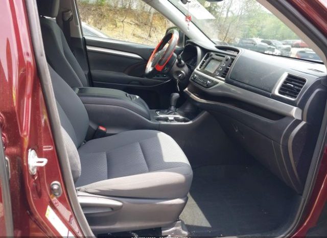 Used 2018 Toyota Highlander full