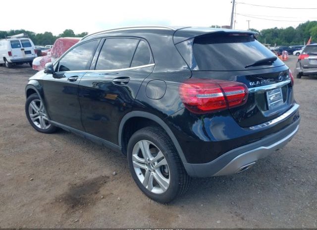 Used 2020 Mercedes GLA full