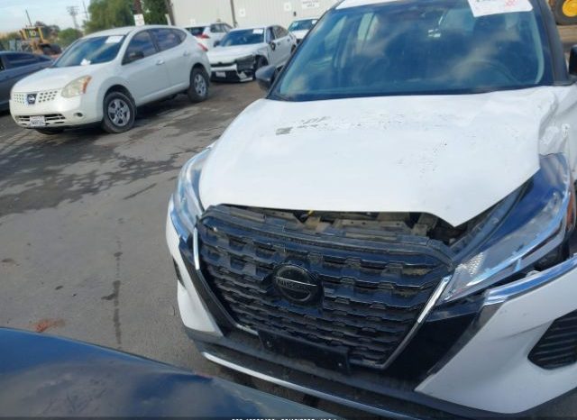 Used 2021 Nissan Truck full