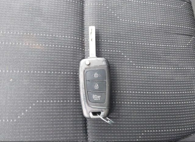 Used 2021 Hyundai Veloster full