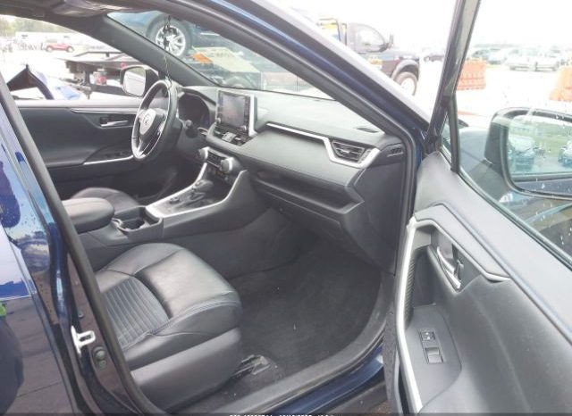 Used 2020 Toyota RAV4 full